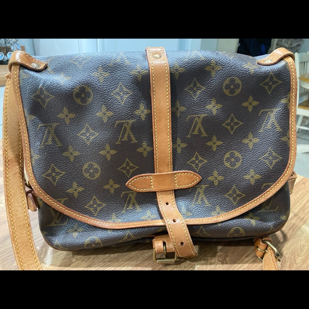 ⭐️Authentic Louis Vuitton Cross Body. - Picture 2 of 8